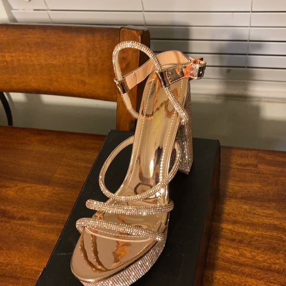 Heels - Picture 2 of 8